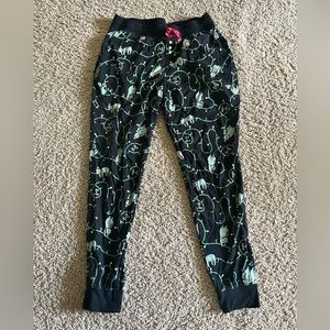 LIFE IS GOOD Women's Chillin' Sloth Snuggle Up Sleep Joggers Small Christmas